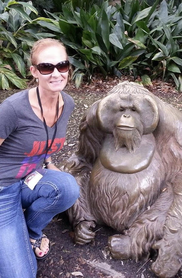 woman posing with statue