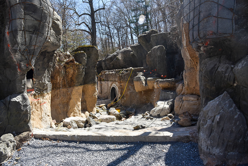 Otter habitat viewing area with glass removed and pool emptied.